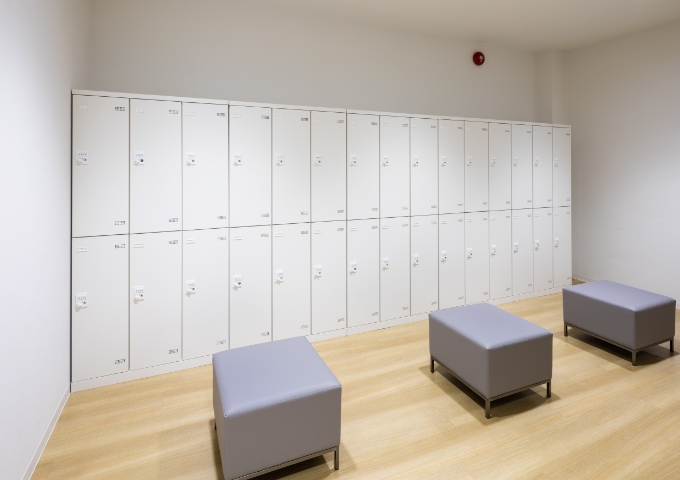 無料の鍵付き荷物入れロッカー