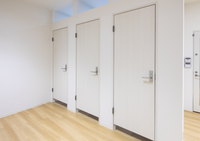 個室シャワー・更衣ブース各3部屋